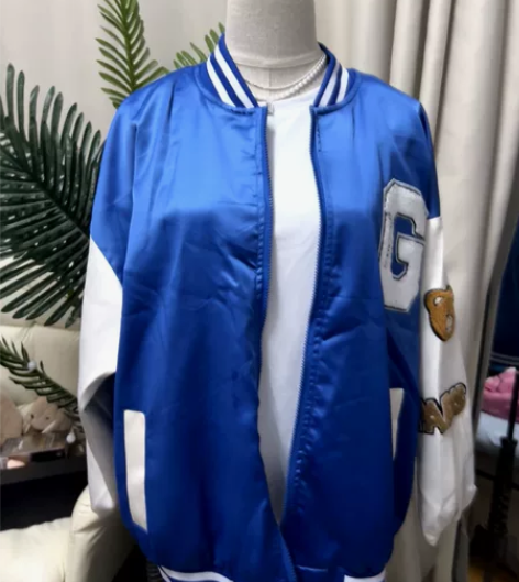 全新蓝色拼接刺绣棒球服一次没穿过的。 感兴...