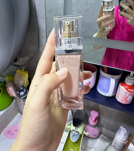 雅诗兰黛白金粉底液，真的很好用，但是备孕暂...