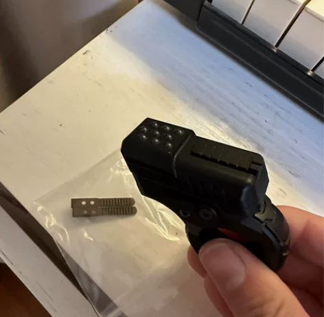 阿祖青春版送两根金属弹片 预防 商品成色如...