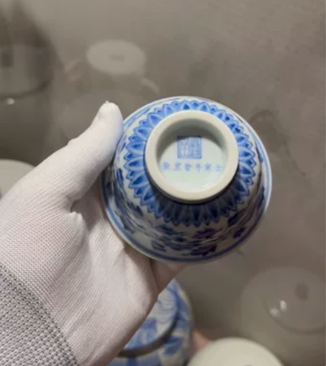 景德镇手绘柴窑缠枝莲青花压手杯，容量100...