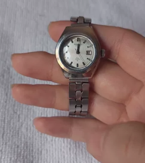 机械手表seiko,21转正常走时,成色九...