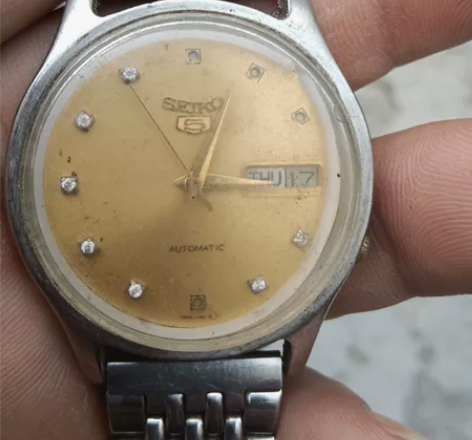 出售精工全自动手表一块，可以走时，但不包准...