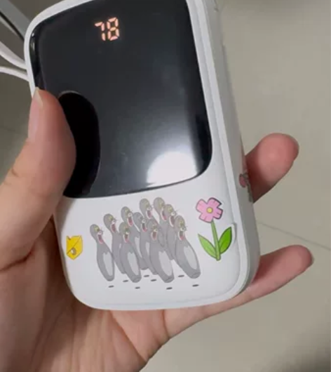 倍思充电宝10000毫安小巧便携带线快充苹...