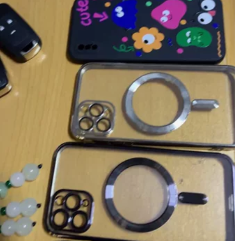 低廉出售个人闲置的二手物品，苹果手机磕，苹...