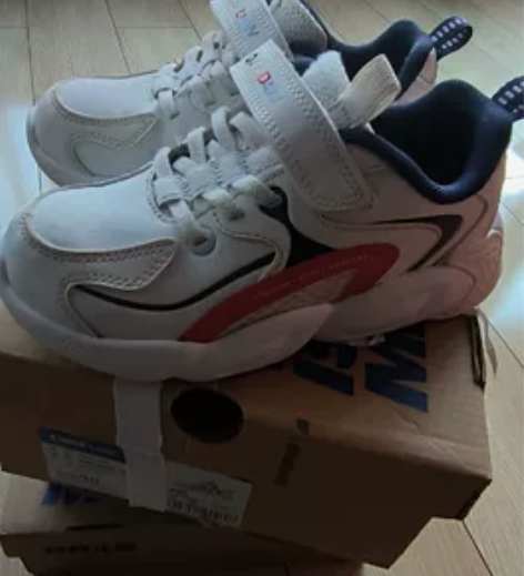 乔丹儿童运动鞋30码，鞋很干净，同城自提 ...