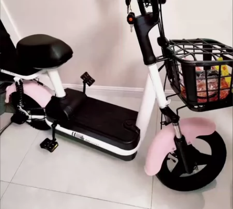 房租到期，20台小型电瓶车三折处理店里原价...