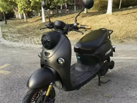 二手电动车雅迪爱玛款式品牌都有 9成新，外...