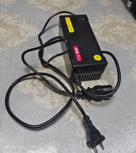 雅迪，绝对正品充电器，缤钻版，灌胶的，48...