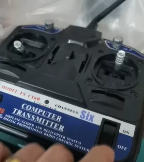 富斯CT6B遥控器功能正常配件齐全锂电供电...