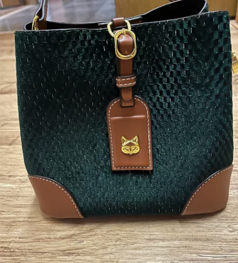 爱买不爱用，都是很新的包包，看的上的便宜拿...