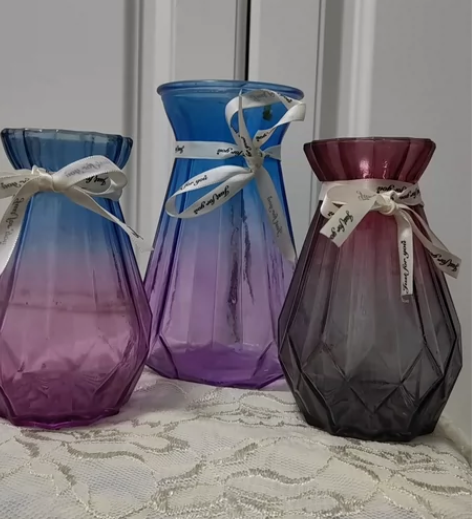 颜值非常高的弦彩花瓶，也可以做摆件用。擦鲜...