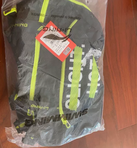 一直闲置，李宁挎包。 感兴趣的话点“我想要...