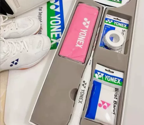 羽毛球拍个人闲置，原价一千多尤尼克斯羽毛球...
