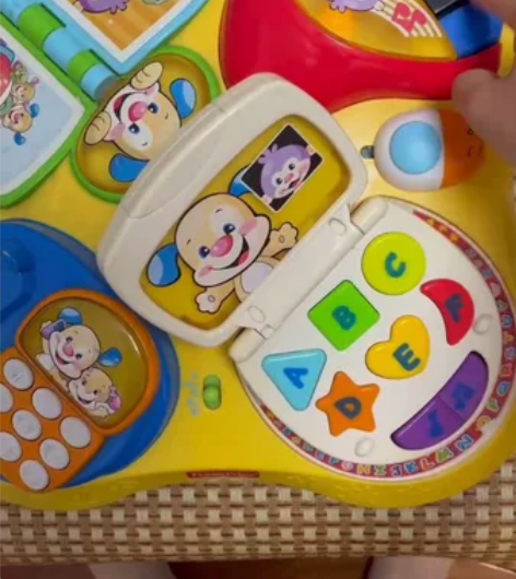 费雪 四个腿拆下来 拍视频时候没按上 但是...