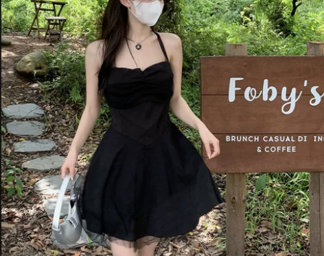 【礼遇价】法式黑色挂脖吊带连衣裙女夏季高级...
