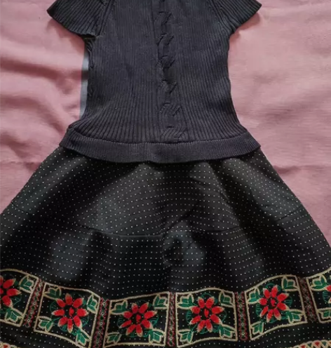 超精致民族风连衣裙 感兴趣的话点“我想要”...