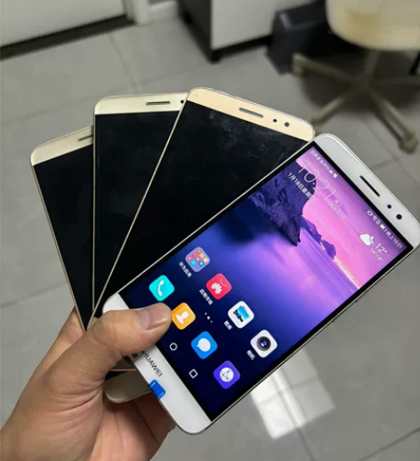 华为麦芒4。3+32全网通。 手机功能完好...