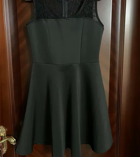 轻奢高端大气收腰显瘦大摆无袖拼接连衣裙 胸...