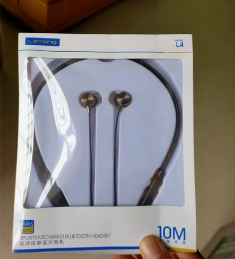 出售运动挂脖蓝牙耳机 全新未拆封 待机时长...