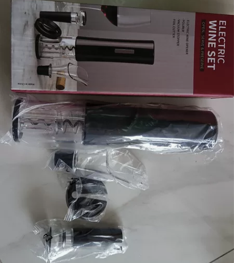 电动红酒开瓶器，图件套。全新 感兴趣的话点...