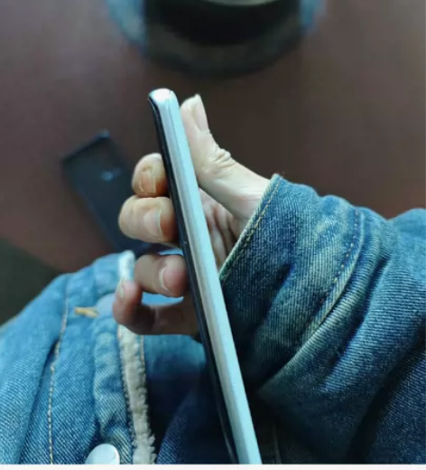 小米12spro8+256，轻微磕碰，屏幕...