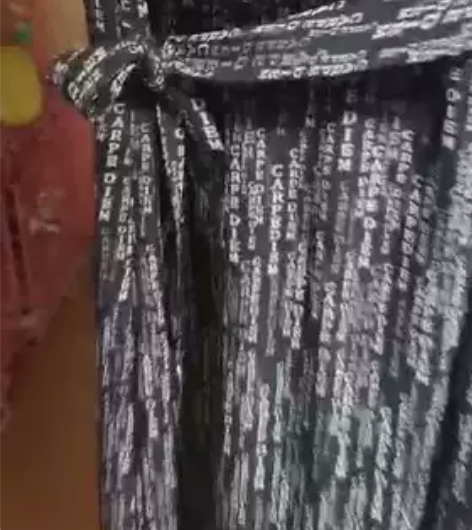 长款连衣裙雪纺只穿一次 感兴趣的话点“我想...