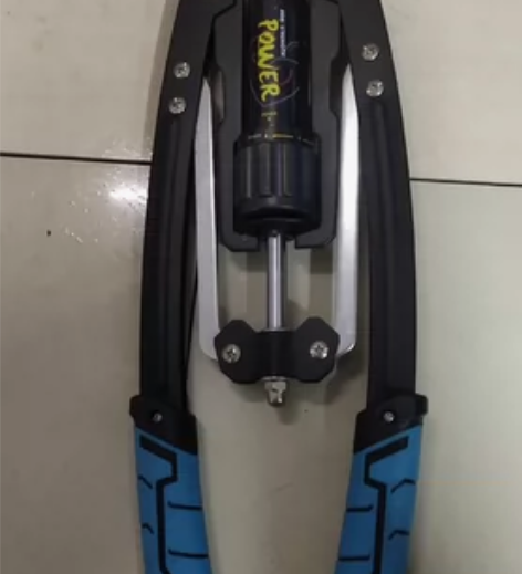 液压缸臂力器。可以调节大小力度的。闲置物品...