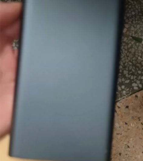 自用小米充电宝 识货购入 有轻微磕碰 闲置...