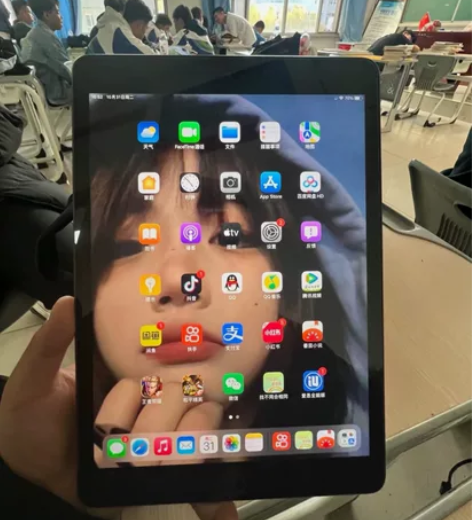 特价出售一台自用全原装ipad2019 1...