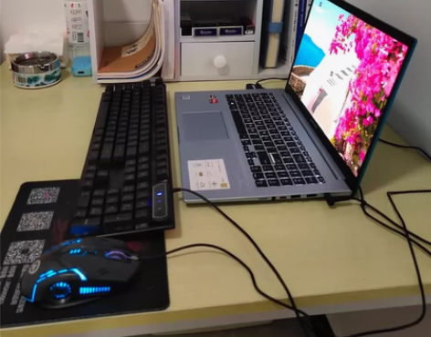 华硕 无畏15 OLED硬件级低蓝光轻薄商...