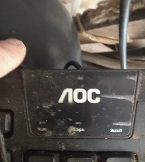 闲置的电脑键盘2个。 感兴趣的话点“我想要...