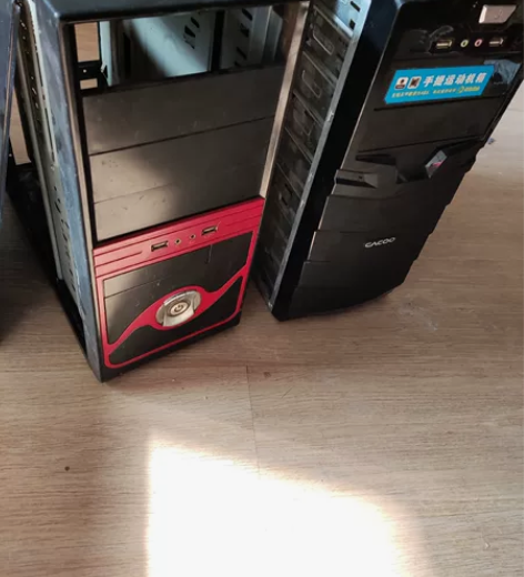 电脑机箱两个，用料扎实，正常使用拆机，10...