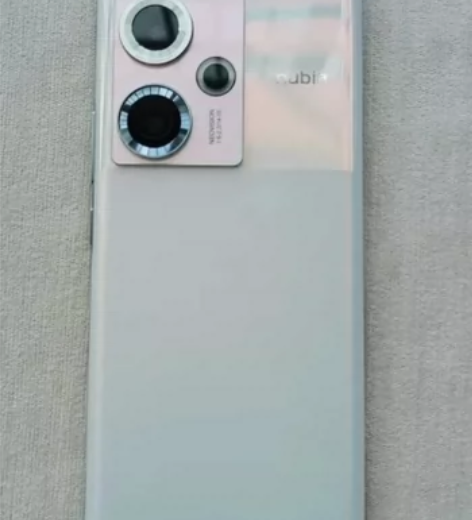 ?努比亚z50 骁龙8gen2 12+25...