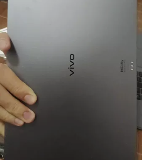 vivo Pad后背有小瑕疵，屏幕完好无损...