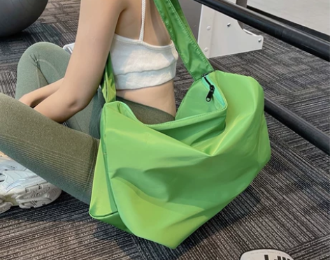 大容量运动包健身包包女背包高级感斜挎旅行包...