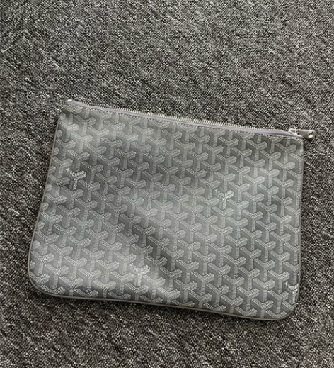 手包 男女生都可以拿 基本全新 感兴趣的话...