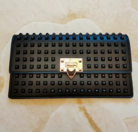 手拿包～原价1499，可以单肩背，可以手拿...