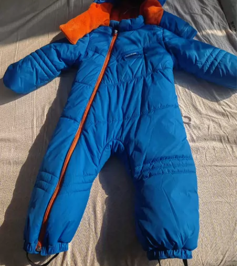 迪卡侬滑雪服穿过一次小了9.9新，需要的来...