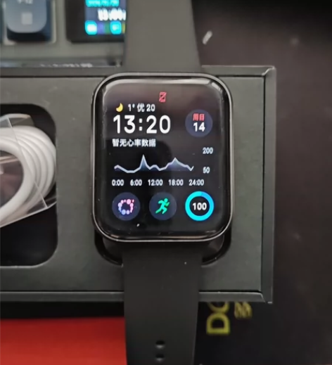 魅族手表 原装盒子都在，所有配件都齐全。手...