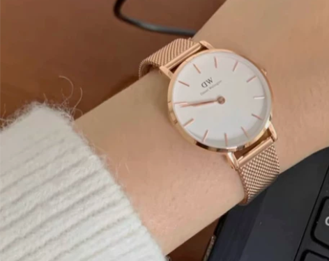 官网买的，轻微使用痕迹，戴过一段时间，现转...