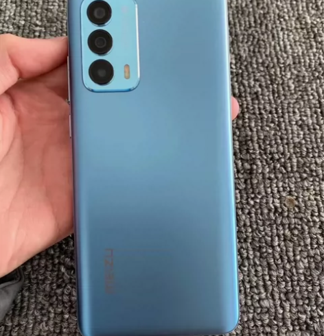 魅族18： 幕尺寸:6.7英寸 CPU型号...