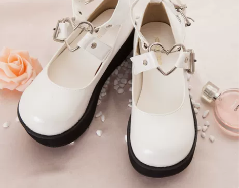 日系新款爱心扣厚底鞋女鞋可爱圆头娃娃鞋LO...