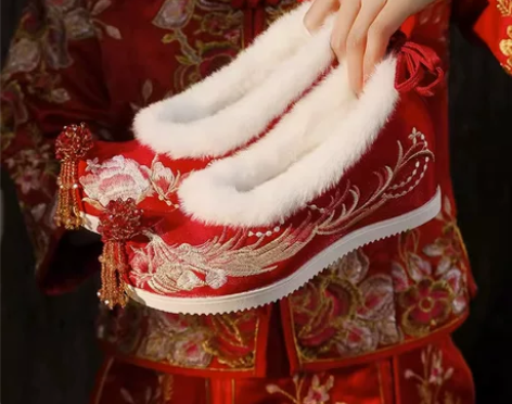 秀禾婚鞋女款冬季加绒流苏新娘古风绣花鞋红色...