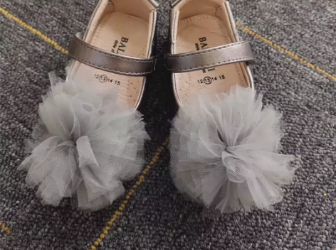 女童软底小皮鞋 鞋子内长12㎝ 全新 鞋头...