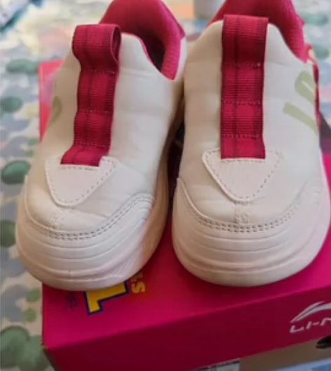 李宁童鞋 尺码26 内长160  草莓熊联...