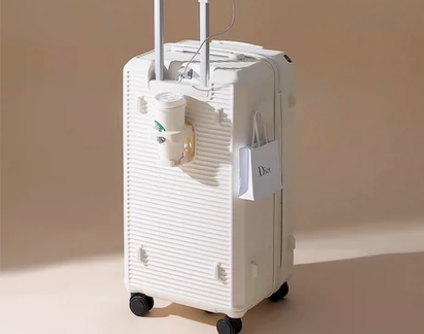 五轮行李箱也是个多功能的 带杯架 带USB...