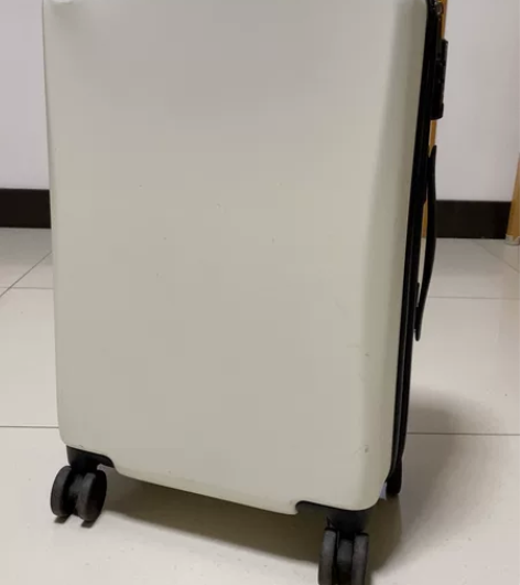 出闲置20寸登机箱,网易严选原价200,9...