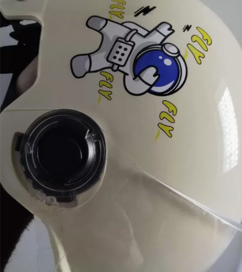 出头盔，送全新斜挎包，标价可直拍 出物和赠...