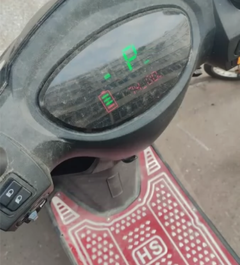 五羊电动车，6个电瓶，只用了2个月，99新...