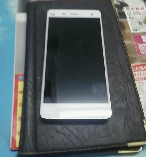 小米4手机一台，电池鼓包，保存完好当配件出...